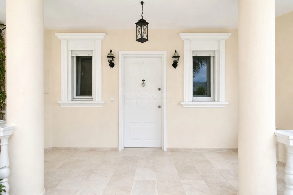 Kargıcak'ta Deniz Manzaralı Lüks Villa