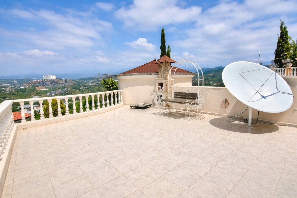 Kargıcak'ta Deniz Manzaralı Lüks Villa