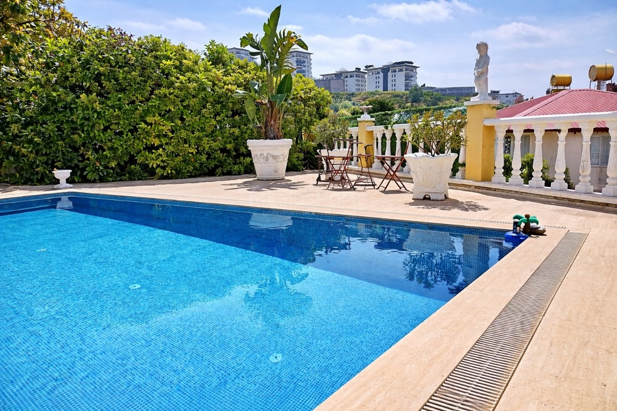 Kargıcak'ta Deniz Manzaralı Lüks Villa