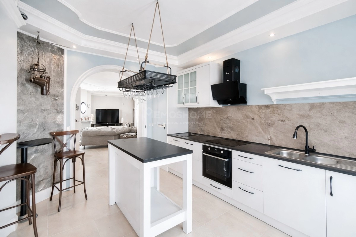 Kargıcak'ta Deniz Manzaralı Lüks Villa