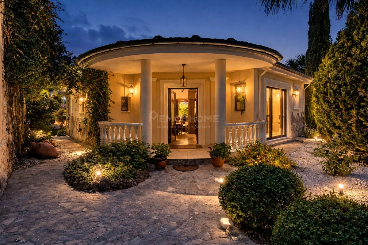 Kargıcak'ta Deniz Manzaralı Lüks Villa