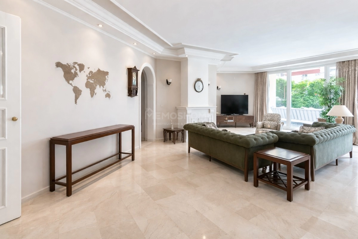 Kargıcak'ta Deniz Manzaralı Lüks Villa