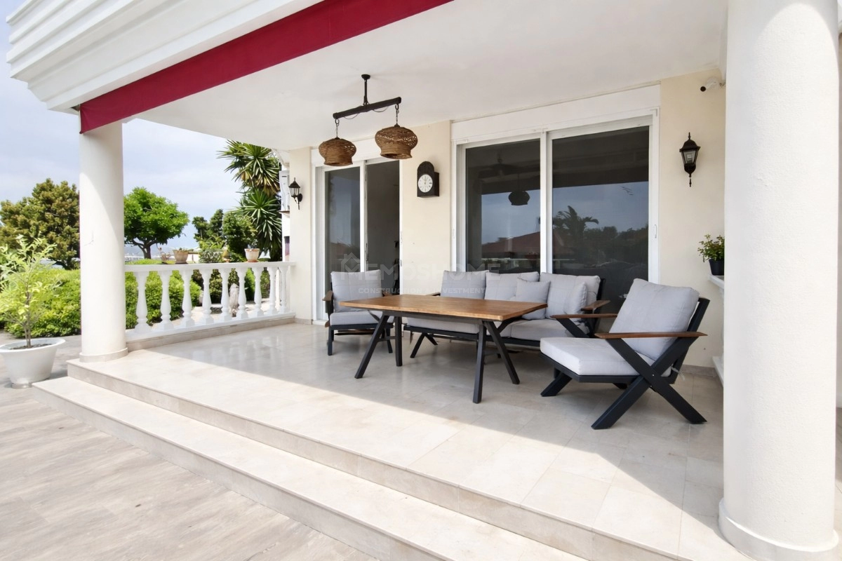 Kargıcak'ta Deniz Manzaralı Lüks Villa