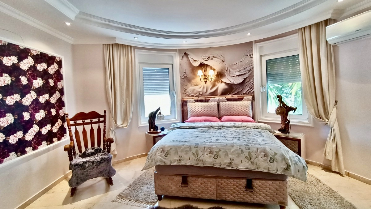 Kargıcak'ta Deniz Manzaralı Lüks Villa