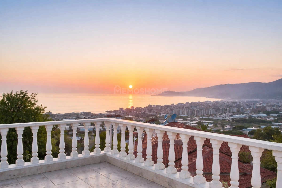 Kargıcak'ta Deniz Manzaralı Lüks Villa