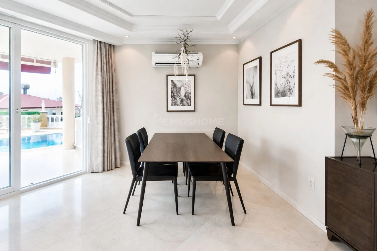 Kargıcak'ta Deniz Manzaralı Lüks Villa