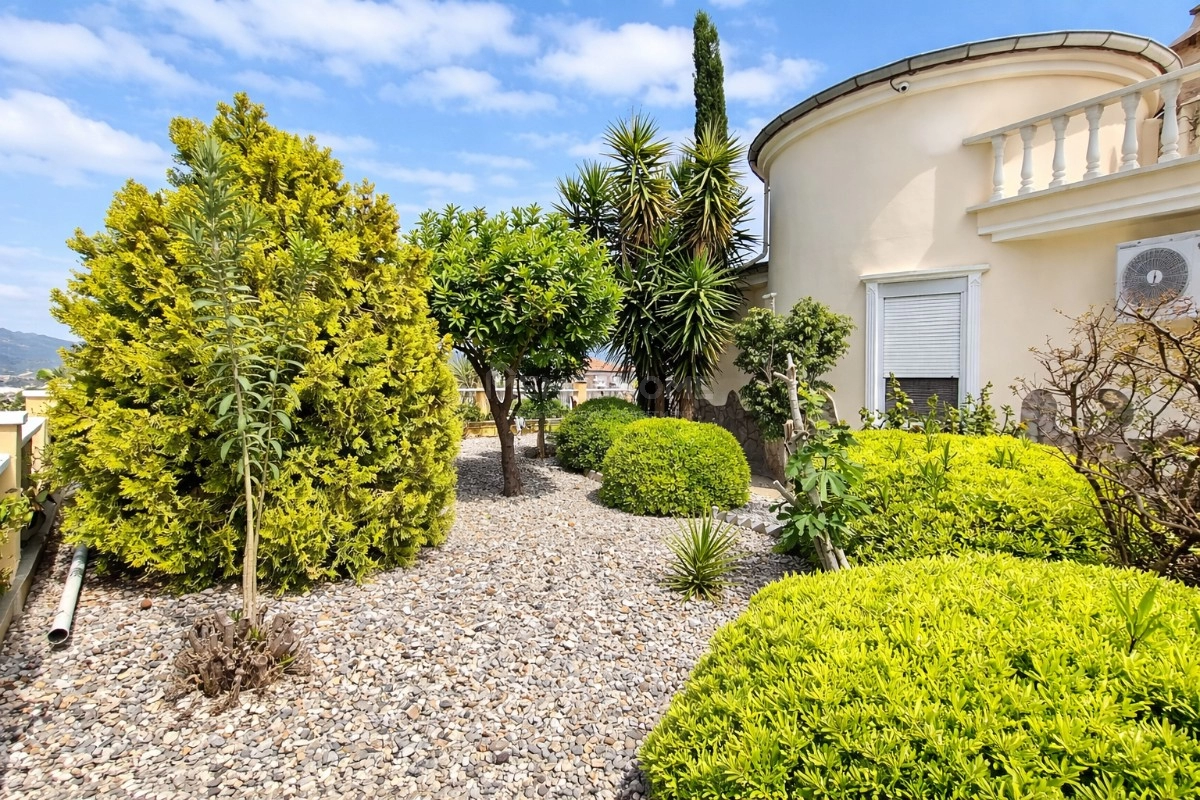 Kargıcak'ta Deniz Manzaralı Lüks Villa