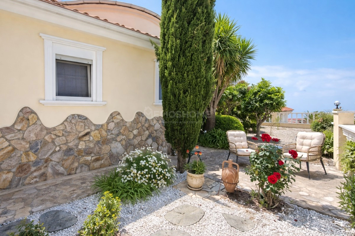 Kargıcak'ta Deniz Manzaralı Lüks Villa