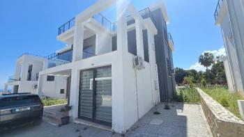 Girne Alsancak'ta 4+1 Tamamı Yeni Esyali - Sıfır Villa