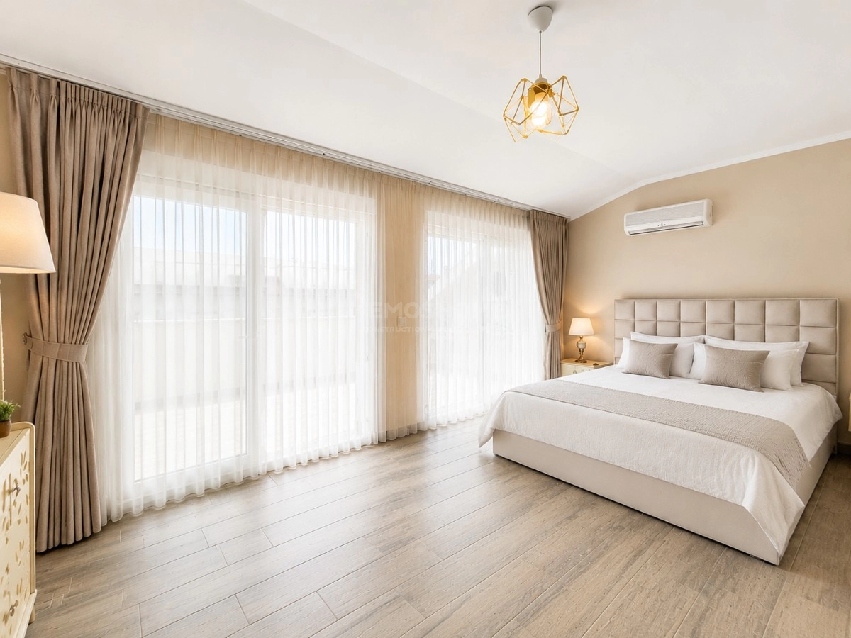 Myra Park I Duplex Apartment
