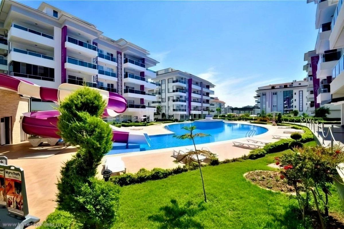Myra Park I Duplex Apartment