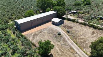 MUDANYA IŞIKLI YOLU'NDA 2.600M2 ARSASI, 440 M2 KAPALI ALANI OLAN KİRALIK DEPO