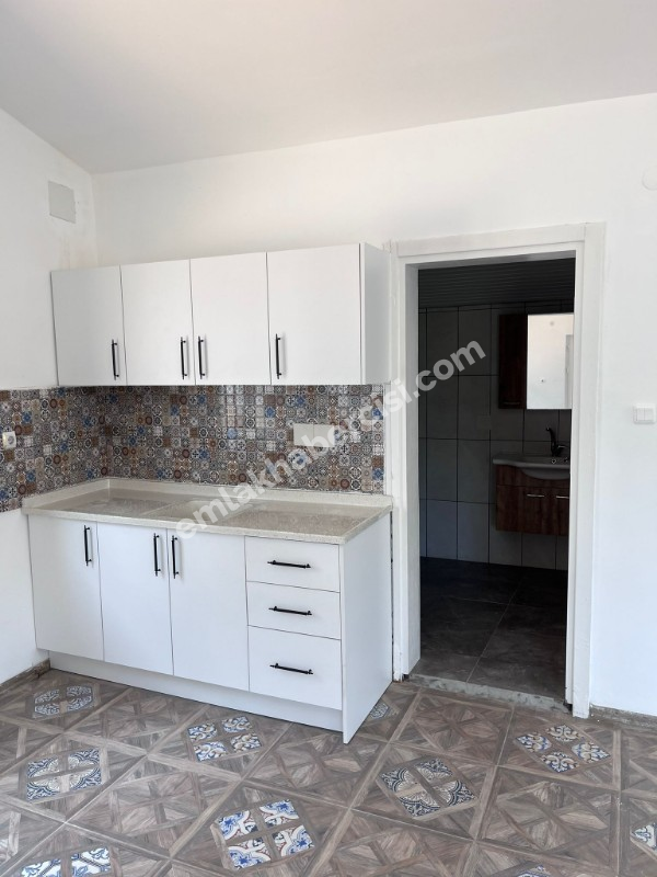 MUDANYA IŞIKLI YOLU'NDA 2.600M2 ARSASI, 440 M2 KAPALI ALANI OLAN KİRALIK DEPO