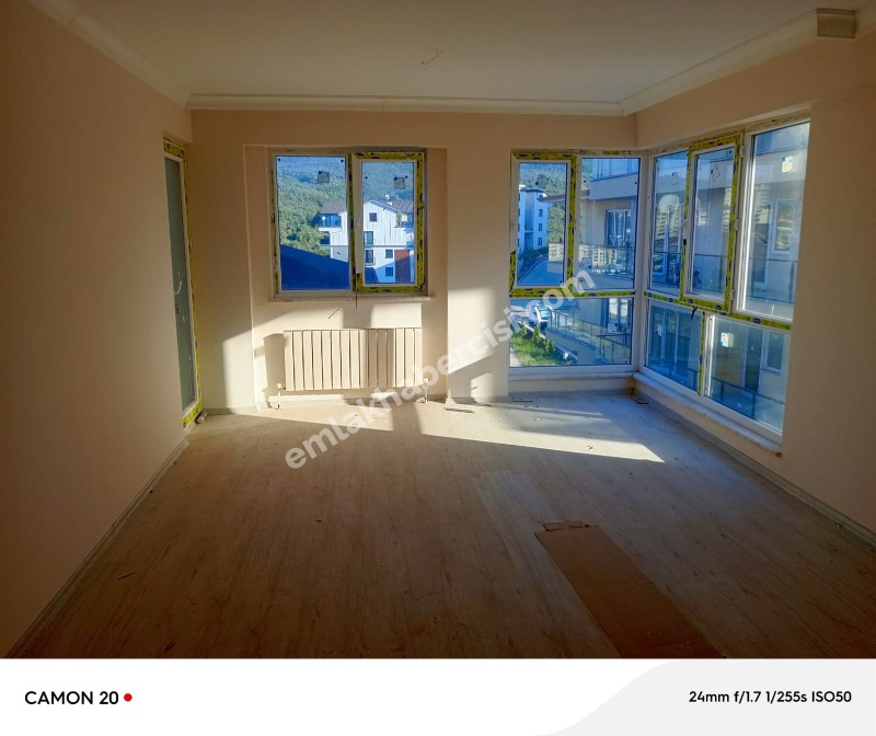 MUDANYA HALİTPAŞA 'da SATILIK 100 M2 AYRI MUTFAKLI DENİZ GÖRÜR SIFIR 2+1 DAİRE