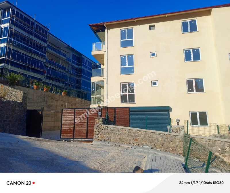 MUDANYA HALİTPAŞA 'da SATILIK 100 M2 AYRI MUTFAKLI DENİZ GÖRÜR SIFIR 2+1 DAİRE