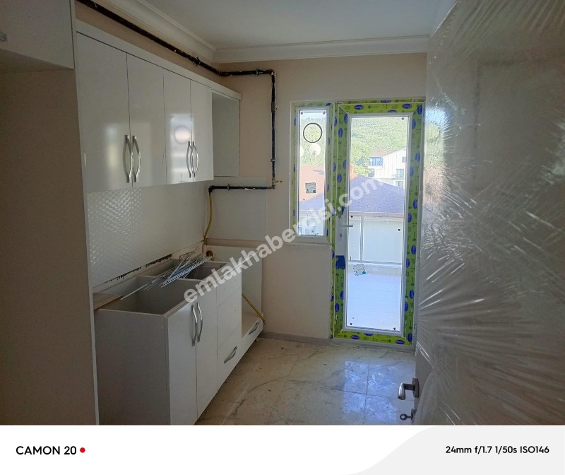 MUDANYA HALİTPAŞA 'da SATILIK 100 M2 AYRI MUTFAKLI DENİZ GÖRÜR SIFIR 2+1 DAİRE