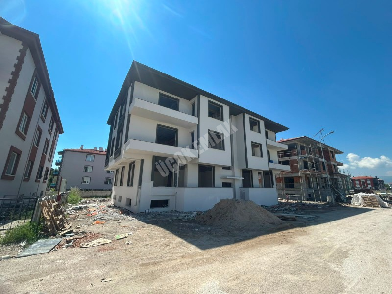 AFYON ÜÇOK EMLAKTAN FATİH MAH SATILIK SIFIR LÜX 3+1 DAİRELER