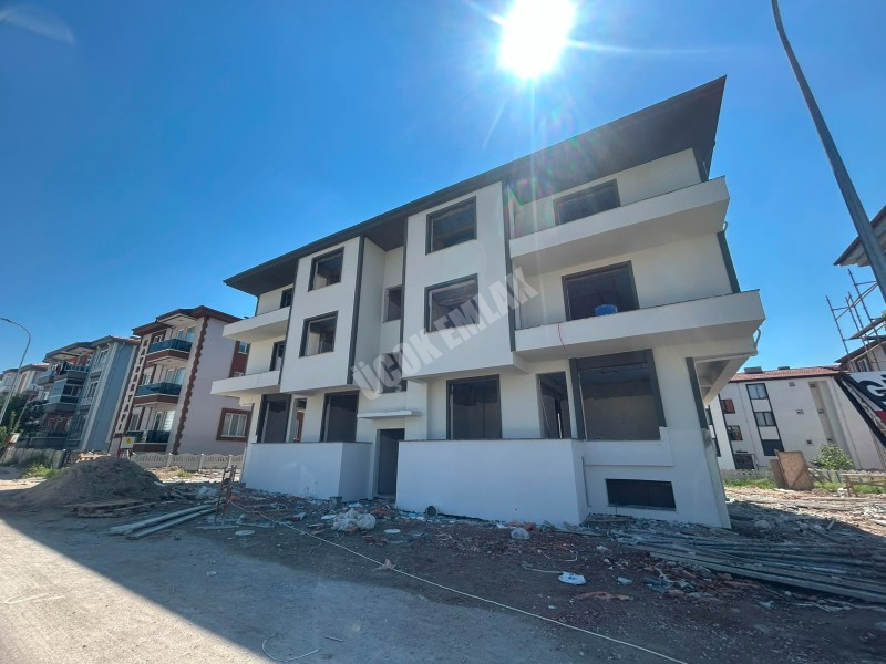 AFYON ÜÇOK EMLAKTAN FATİH MAH SATILIK SIFIR LÜX 3+1 DAİRELER