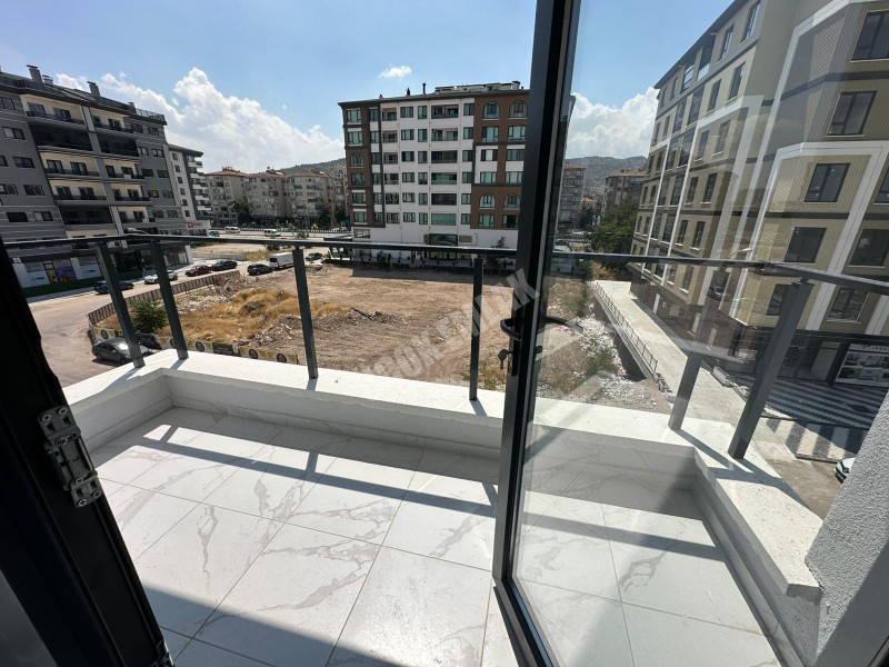 AFYON ÜÇOK EMLAKTAN ALİ ÇETİNKAYA MAH SATILIK 2+1 ARAKAT SIFIR LÜX DAİRE