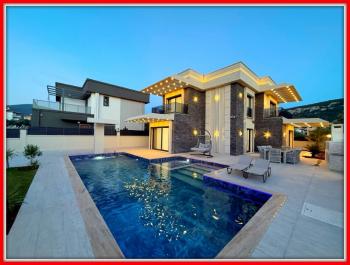 Didim Akbükde 500 M2 Arsa Üzerinde Satılık 4+1  Lüks Villa