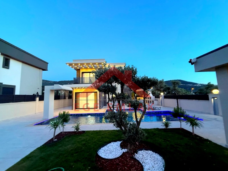 Didim Akbükde 500 M2 Arsa Üzerinde Satılık 4+1  Lüks Villa