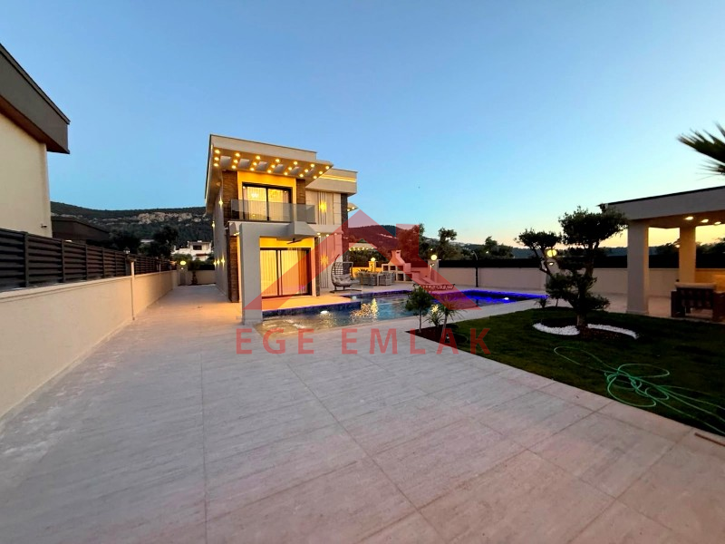 Didim Akbükde 500 M2 Arsa Üzerinde Satılık 4+1  Lüks Villa