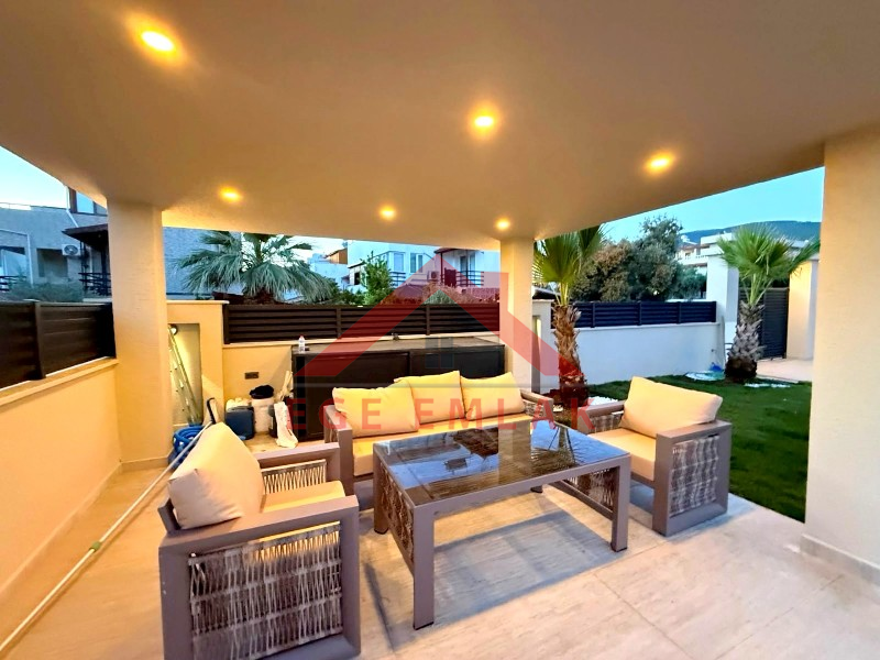 Didim Akbükde 500 M2 Arsa Üzerinde Satılık 4+1  Lüks Villa