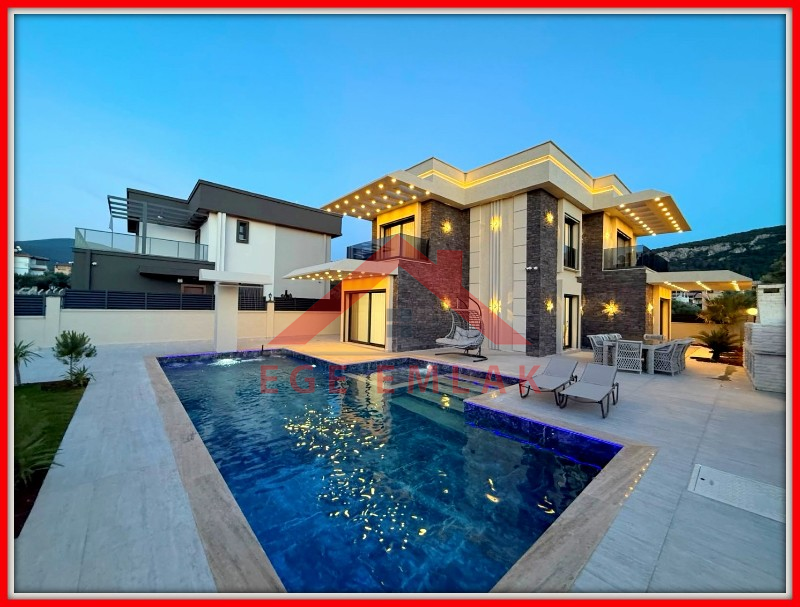 Didim Akbükde 500 M2 Arsa Üzerinde Satılık 4+1  Lüks Villa