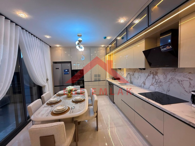 Didim Akbükde 500 M2 Arsa Üzerinde Satılık 4+1  Lüks Villa
