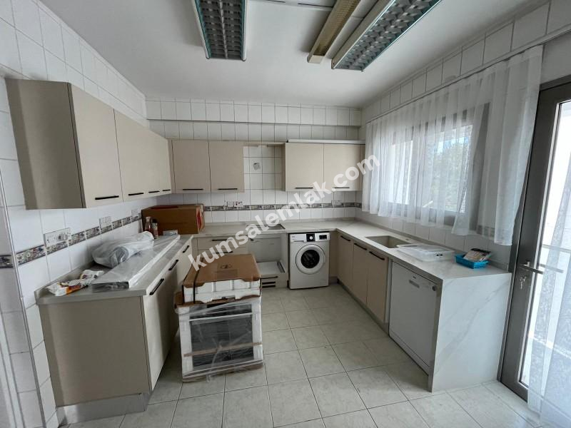 KÖŞKLÜÇİFTLİK'DE CADDE ÜZERİNDE FUL EŞYALI 3+1 KİRALIK DAİRE 