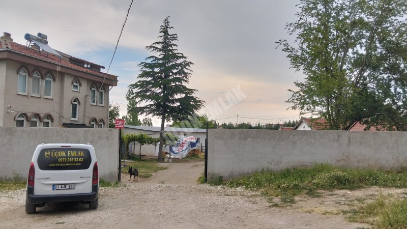 AFYON ÜÇOK EMLAKTAN MAREŞAL F ÇAKMAK MAH SATILIK 7320M² BESİHANELİ 2 KATLI EV 