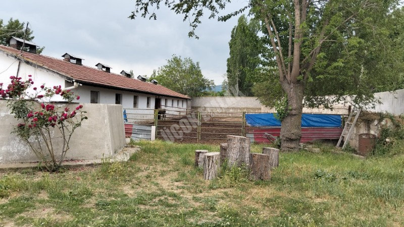 AFYON ÜÇOK EMLAKTAN MAREŞAL F ÇAKMAK MAH SATILIK 7320M² BESİHANELİ 2 KATLI EV 