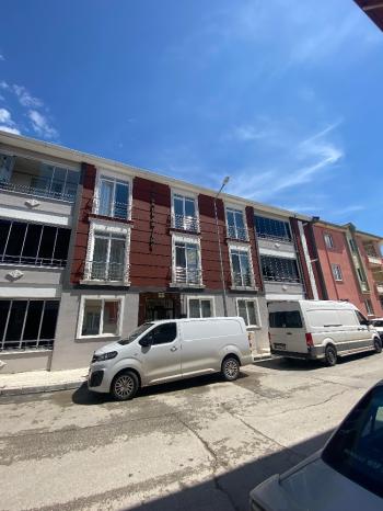 GÜVENAY - ÇORUM İMAM HATİP CAMİİ ARKASINDA ARA KAT 3+1 DAİRE