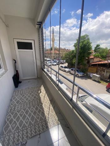 GÜVENAY - ÇORUM İMAM HATİP CAMİİ ARKASINDA ARA KAT 3+1 DAİRE