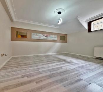 GENİŞ m2 MERKEZİ KONUM ŞIK TASARIM 2+1 BAHÇE KATI SATILIK DAİRE