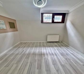 GENİŞ m2 MERKEZİ KONUM ŞIK TASARIM 2+1 BAHÇE KATI SATILIK DAİRE