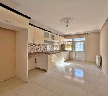 KALABALIK AİLEYE ÖZEL GENİŞLİKTE 2+1 FERAH AYDINLIK 105m² DAİRE