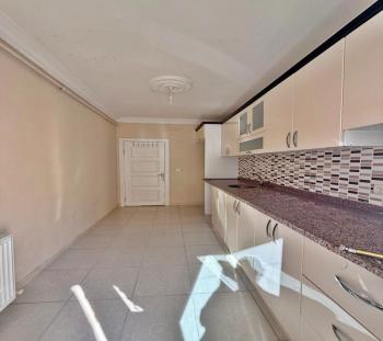 KALABALIK AİLEYE ÖZEL GENİŞLİKTE 2+1 FERAH AYDINLIK 105m² DAİRE