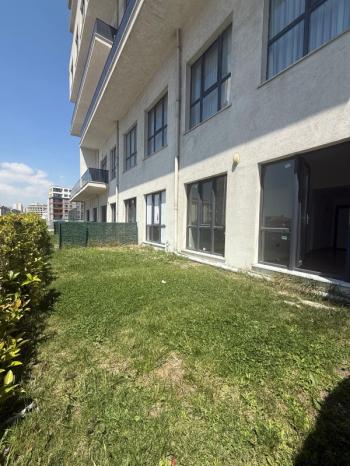 SİTE İÇERİSİNDE GENİŞ MÜSTAKİL BAHÇELİ 2+1 MODERN TASARIMLI SATILIK DAİRE