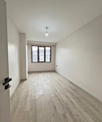 BAHÇEŞEHİR BÖLGE YENİ MİMARİ TASARIMLI 2+1 ARA KAT SATILIK DAİRE