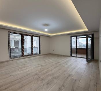 BAHÇEŞEHİR BÖLGE YENİ MİMARİ TASARIMLI 2+1 ARA KAT SATILIK DAİRE