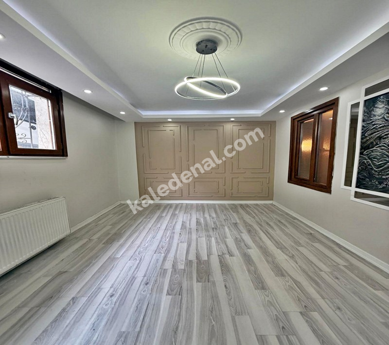 GENİŞ m2 MERKEZİ KONUM ŞIK TASARIM 2+1 BAHÇE KATI SATILIK DAİRE
