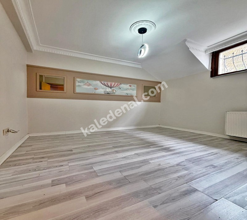 GENİŞ m2 MERKEZİ KONUM ŞIK TASARIM 2+1 BAHÇE KATI SATILIK DAİRE