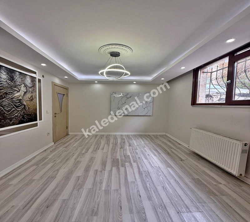 GENİŞ m2 MERKEZİ KONUM ŞIK TASARIM 2+1 BAHÇE KATI SATILIK DAİRE
