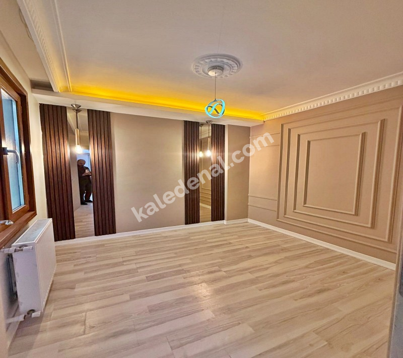 GENİŞ m2 MERKEZİ KONUM ŞIK TASARIM 2+1 BAHÇE KATI SATILIK DAİRE