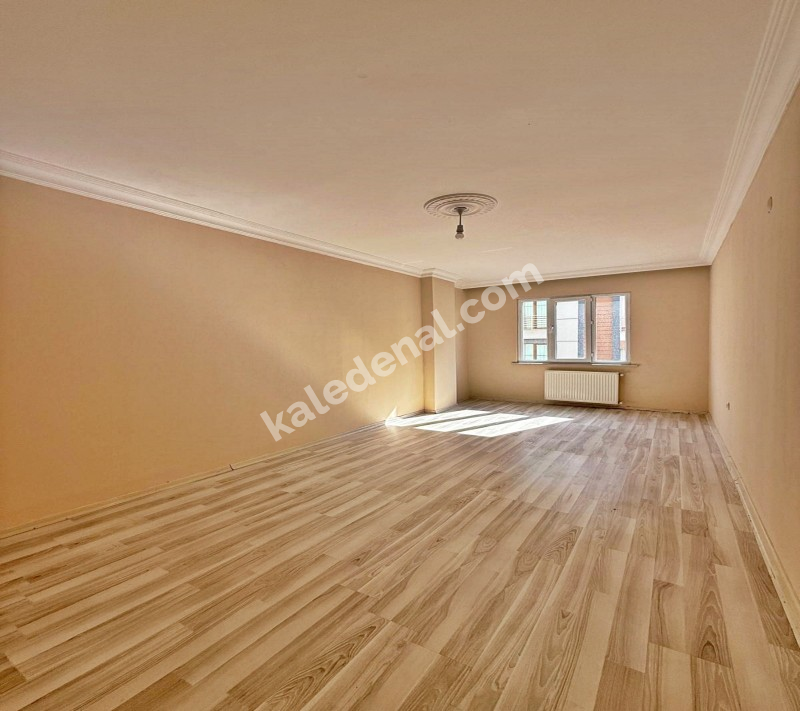 KALABALIK AİLEYE ÖZEL GENİŞLİKTE 2+1 FERAH AYDINLIK 105m² DAİRE