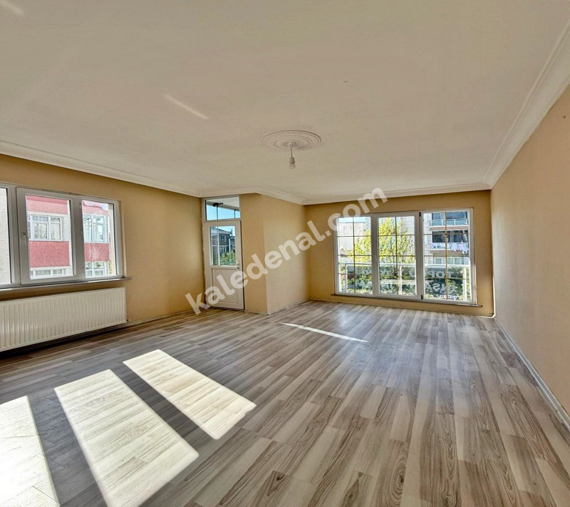 KALABALIK AİLEYE ÖZEL GENİŞLİKTE 2+1 FERAH AYDINLIK 105m² DAİRE