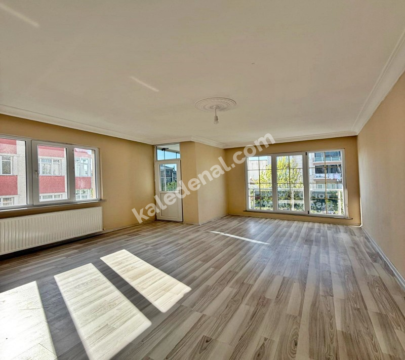 KALABALIK AİLEYE ÖZEL GENİŞLİKTE 2+1 FERAH AYDINLIK 105m² DAİRE