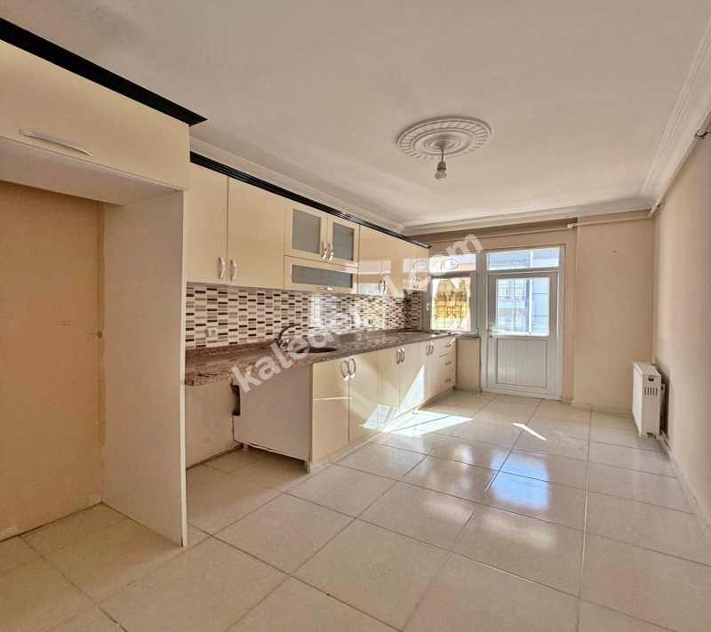 KALABALIK AİLEYE ÖZEL GENİŞLİKTE 2+1 FERAH AYDINLIK 105m² DAİRE