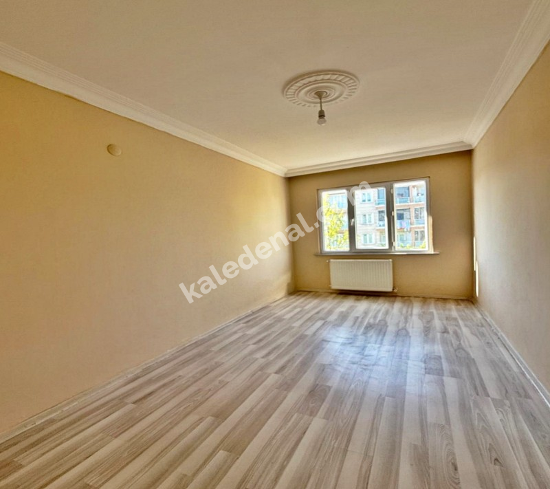 KALABALIK AİLEYE ÖZEL GENİŞLİKTE 2+1 FERAH AYDINLIK 105m² DAİRE